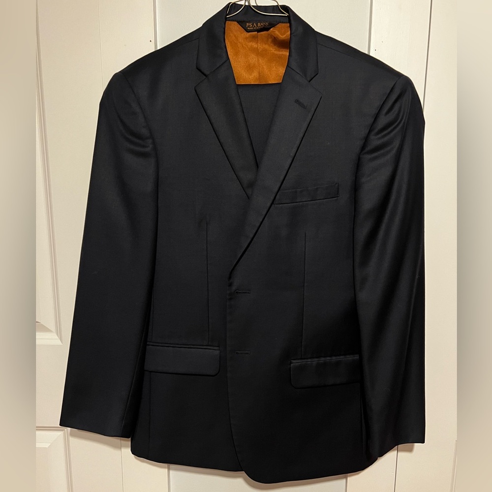 Jos. A. Bank Navy Blue Suit (40R, 32/31)